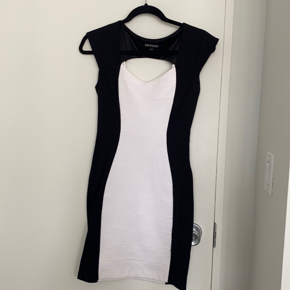 Stretchy Mid, black and white express dress